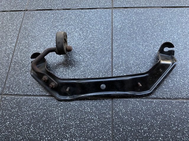 Подушка кріплення глушника 1756522030 TOYOTA