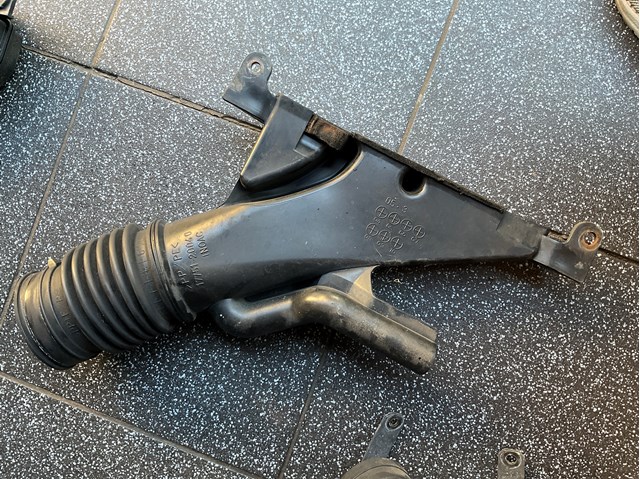 Повітрозабірник повітряного фільтра 1775120040 TOYOTA