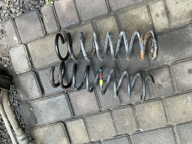 Пружина підвіски задня 1786935 FORD