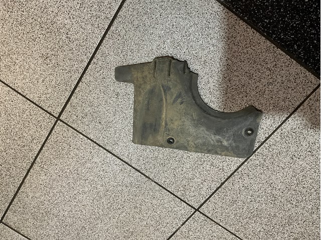Захист днища передній правий 1K0825272A VAG