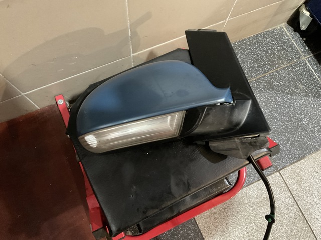Накладка/кришка дзеркала заднього виду, права 1K0857538 VAG