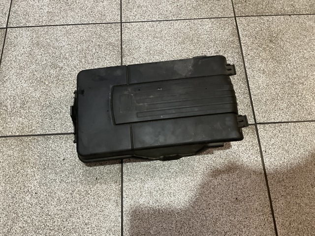 Кришка акумулятора (АКБ) 1K0915443A VAG