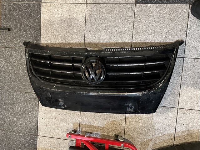 Решітка радіатора 1T0853651D VAG