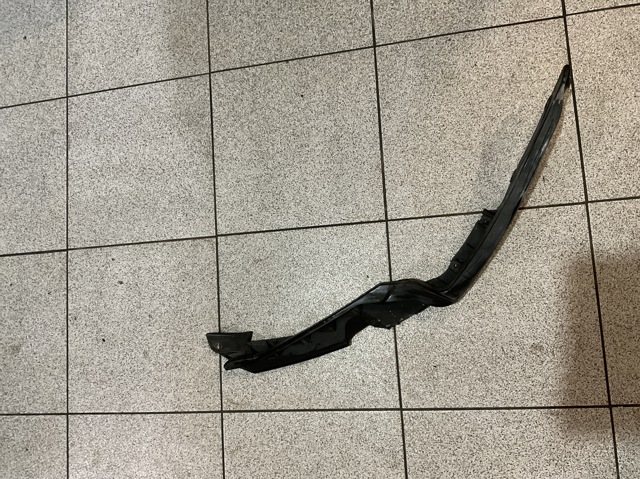 Направляюча переднього бампера, права 1Z0807184C VAG