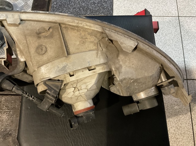 Туманка права 1Z0941700C VAG