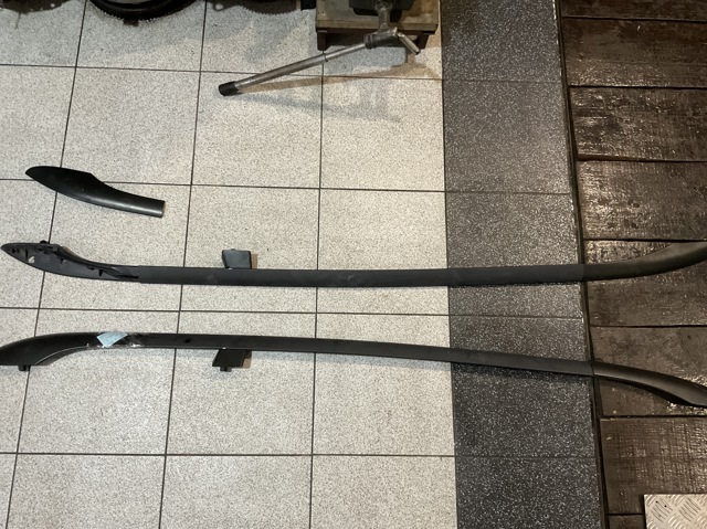 Рейлінг даху лівий 1Z9860033 VAG