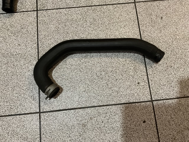 Патрубок системи охолодження 21501AX600 NISSAN