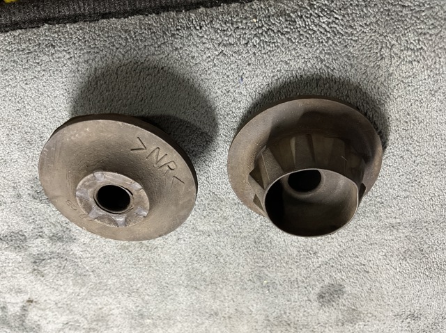 Подушка радіатора охолодження, нижня 21507BU000 NISSAN