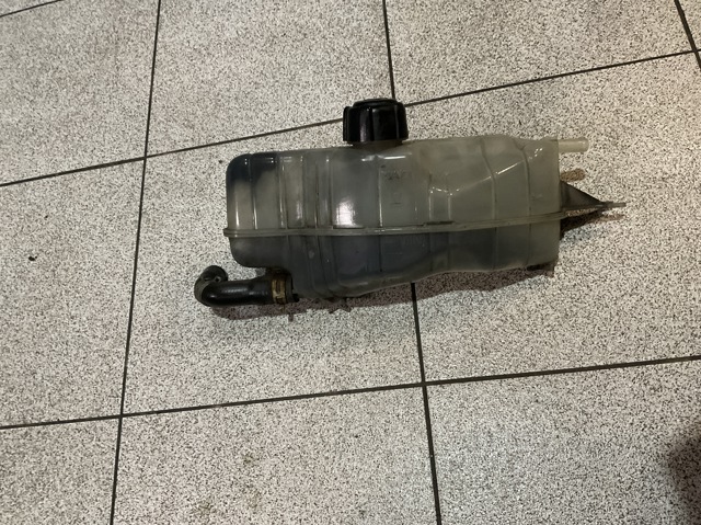 Бачок системи охолодження двигуна розширювальний 21711AX600 NISSAN