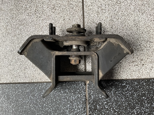 Підвіска КПП 218323E384 HYUNDAI
