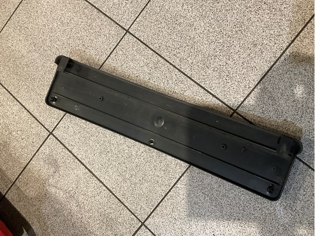 Кріплення переднього номера автомобіля 2218850081 MERCEDES