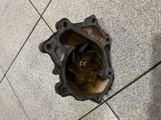 Помпа охолодження 251004A000 HYUNDAI
