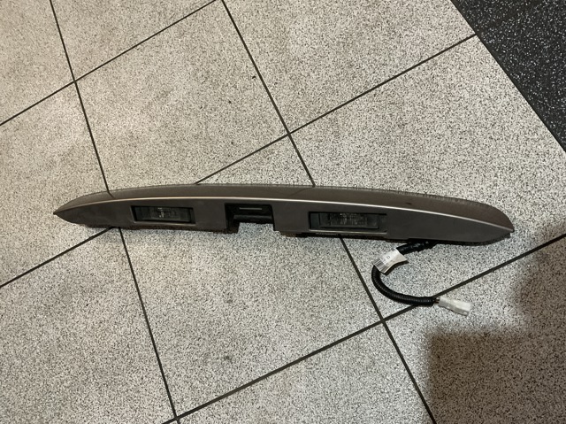 Кнопка приводу замка задньої 3/5 двері (ляди) 253809U00A NISSAN