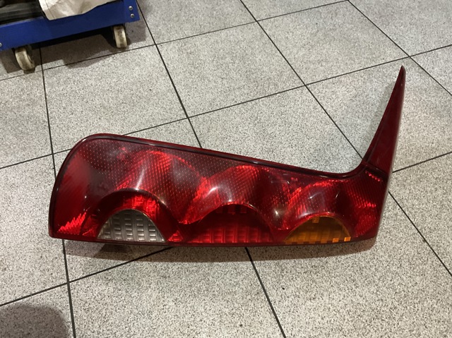 Ліхтар задній лівий 265599U00A NISSAN