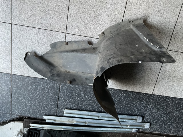 Підкрилок переднього крила, лівий передній 3C8805911B VAG