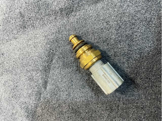 Термодатчик охолоджуючої рідини 3L8A12A648BB LAND ROVER