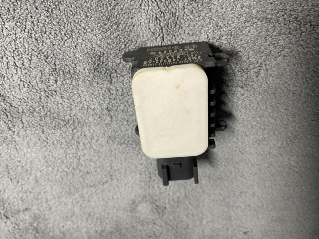 Датчик Айрбег передній 3M5T14B342AB LAND ROVER