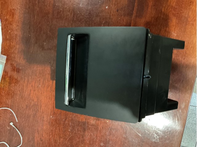 Попільничка центральної консолі 3T0857961B VAG