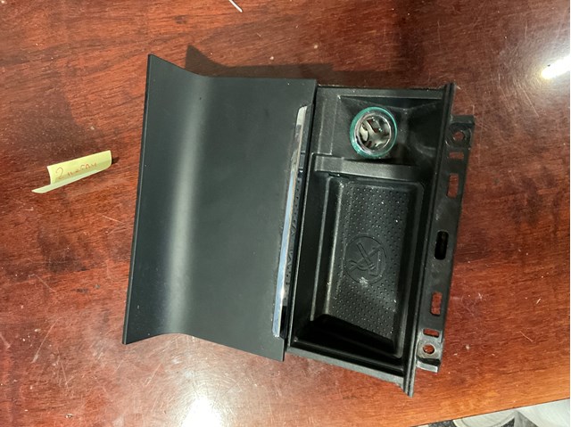 Попільничка центральної консолі 3T0857962B VAG