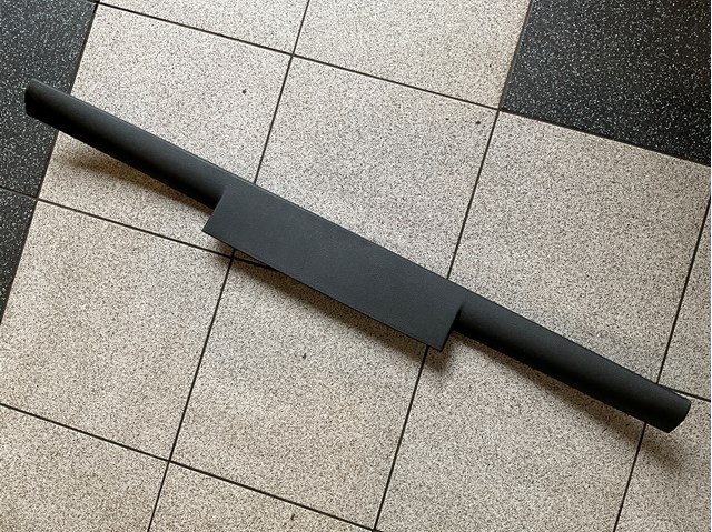 Пластик п'ятих дверей 3T5867605 VAG