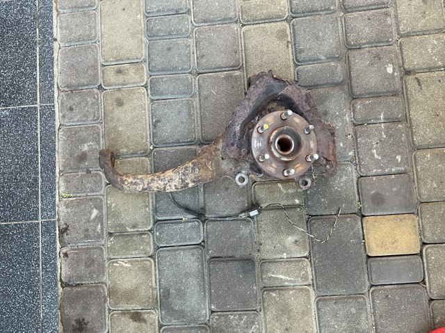 Цапфа поворотного кулака 40014EB000 NISSAN