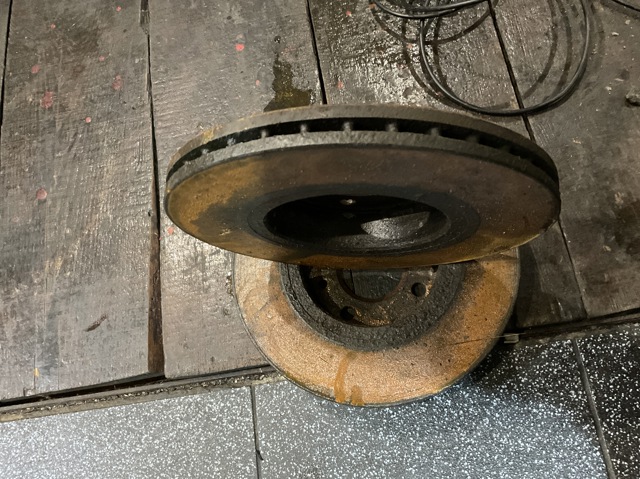 Диск переднього гальма 40206AX600 NISSAN