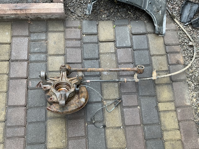 Цапфа - поворотний кулак задній, правий 4230448031 TOYOTA