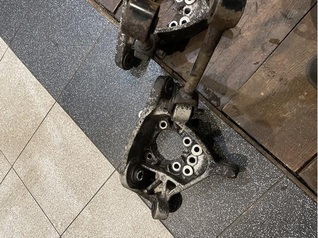 Цапфа - поворотний кулак задній, лівий 4230530110 TOYOTA