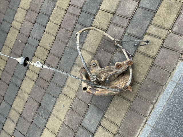Цапфа поворотна ліва 4230548031 TOYOTA