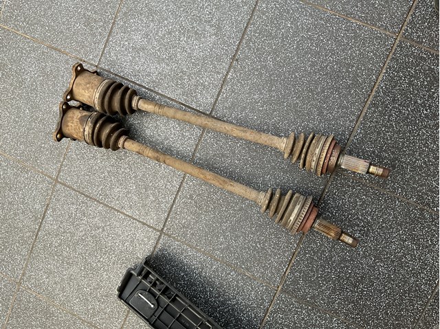 Приводи задніх коліс 4234028090 TOYOTA