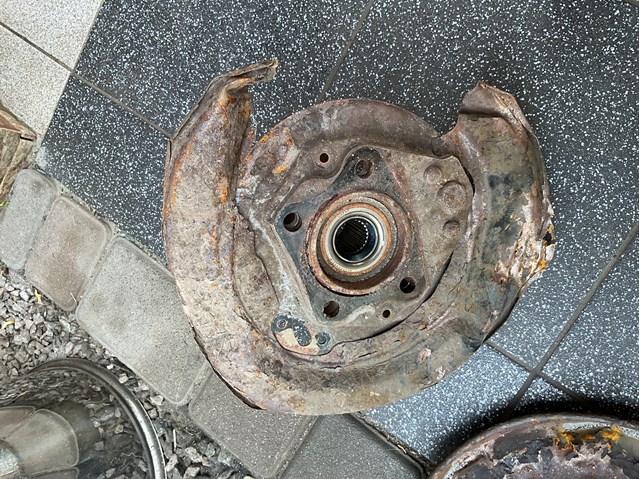 Маточина задня права 4245048030 TOYOTA
