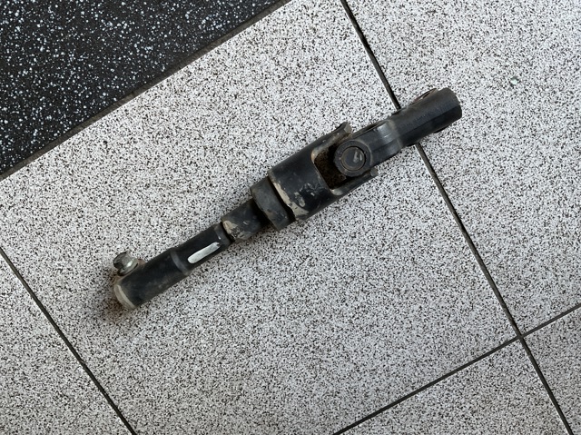Рульовий кардан нижній 4520630110 TOYOTA