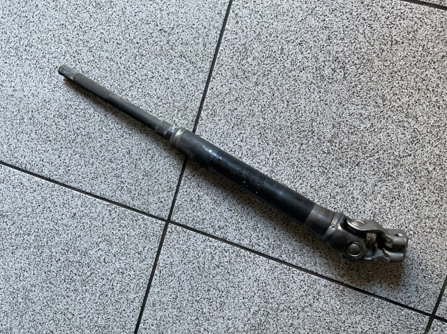 Вал рульової колонки, нижній 4526030160 TOYOTA