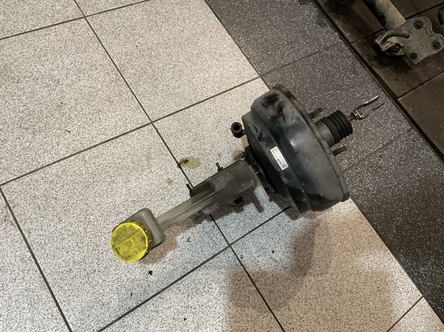 Підсилювач гальм вакуумний 472108H760 NISSAN