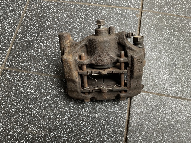 Супорт гальмівний задній правий 4783053051 TOYOTA