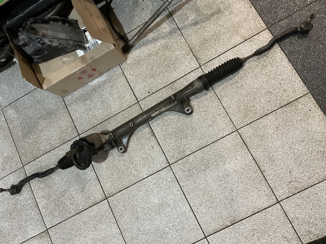 Кермова рейка 480019U100 NISSAN