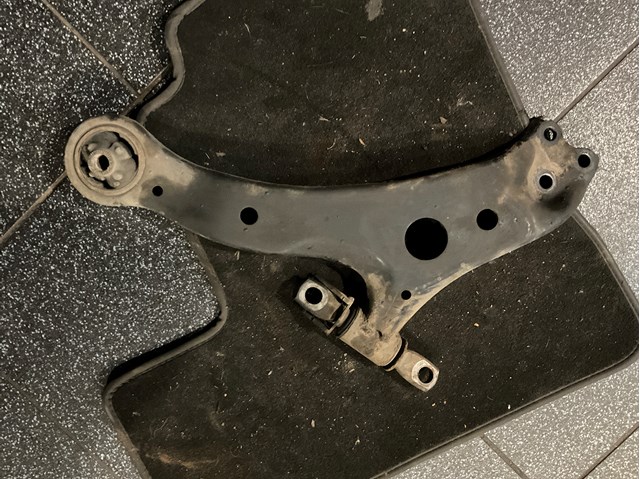 Поперечний важіль 4806948020 TOYOTA
