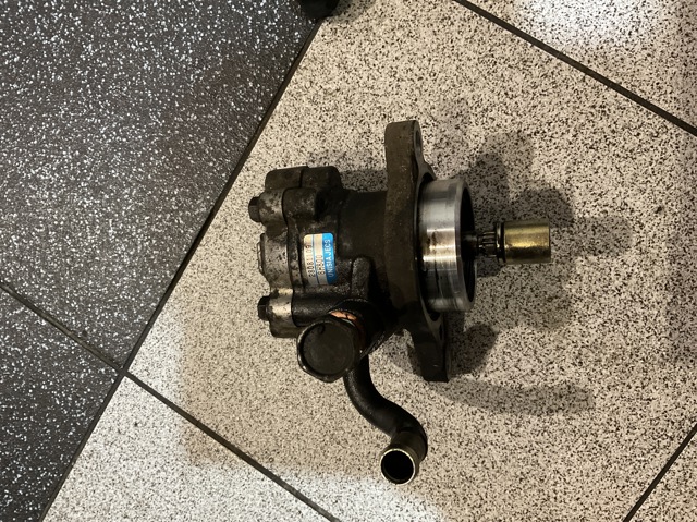 Насос рульового механізму 491108H800 NISSAN