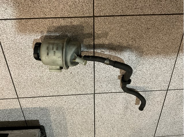 Бачок гідропідсилювача 49180EA000 NISSAN