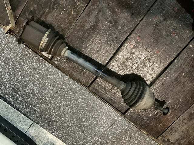 Піввісь передня, права 4F0407272N VAG