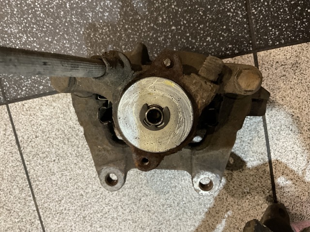 Задній гальмівний супорт лівий 4F0615403A VAG