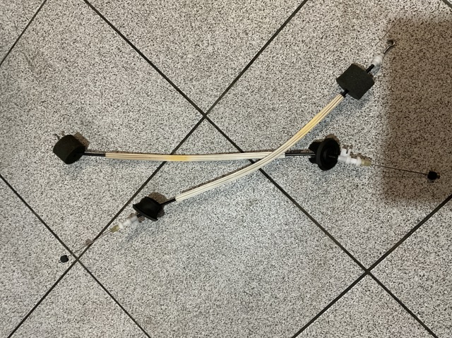 Трос відкривання дверей передніх 4F0837085A VAG