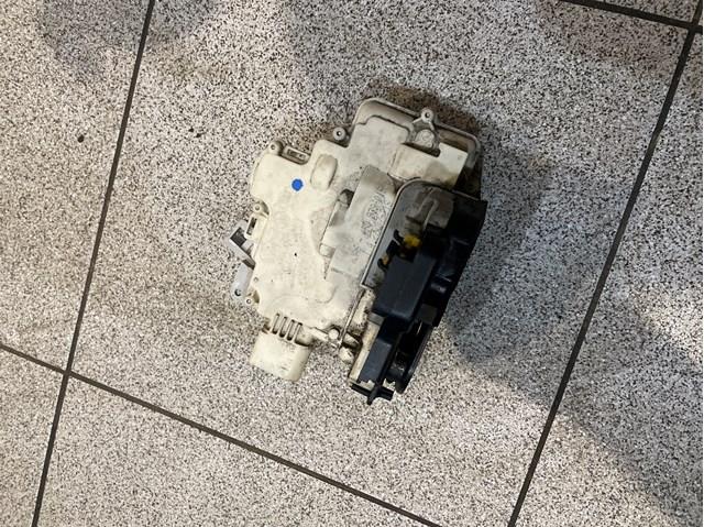 Замок задньої двері, лівої 4F0839015A VAG