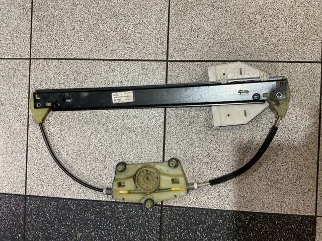 Склопідйомник задніх правих дверей 4F0839462B VAG