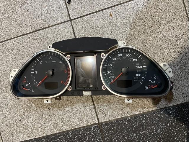 Щиток приладів 4F0920951 VAG