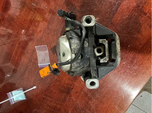 Права подушка мотора 4G0199381LH VAG