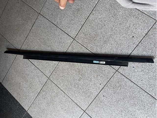 Молдинг опускного скла двері задньої, правої 4G08537642ZZ VAG
