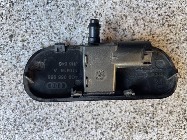 Форсунка омивача скла лобового, права 4G0955988 VAG