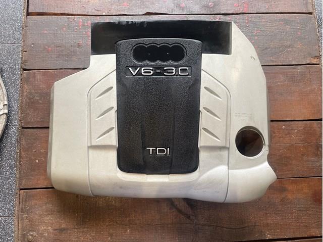 Кришка двигуна декоративна 4L0103925 VAG