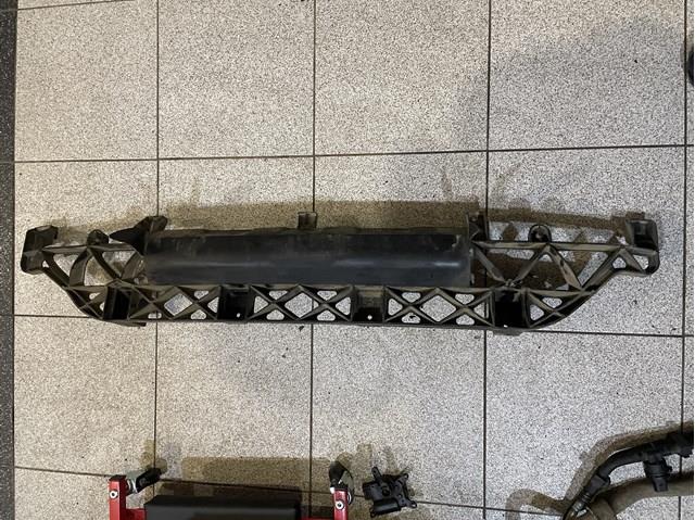 Кронштейн бампера заднього, центральний 4L0807329 VAG
